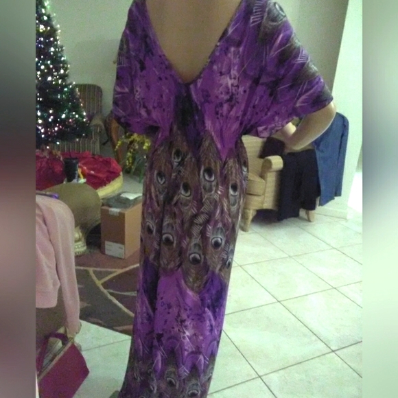 BNWT MAXI DRESS (READS ONE SIZE ALL) LAVENDER/ PURPLE W/ PEACOCK FEATHERS - Picture 5 of 8